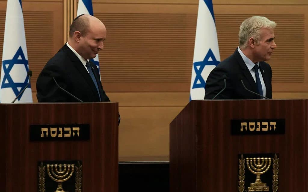 Bennett et Lapid détaillent un gouvernement avec une commission d'enquête 7-octobre