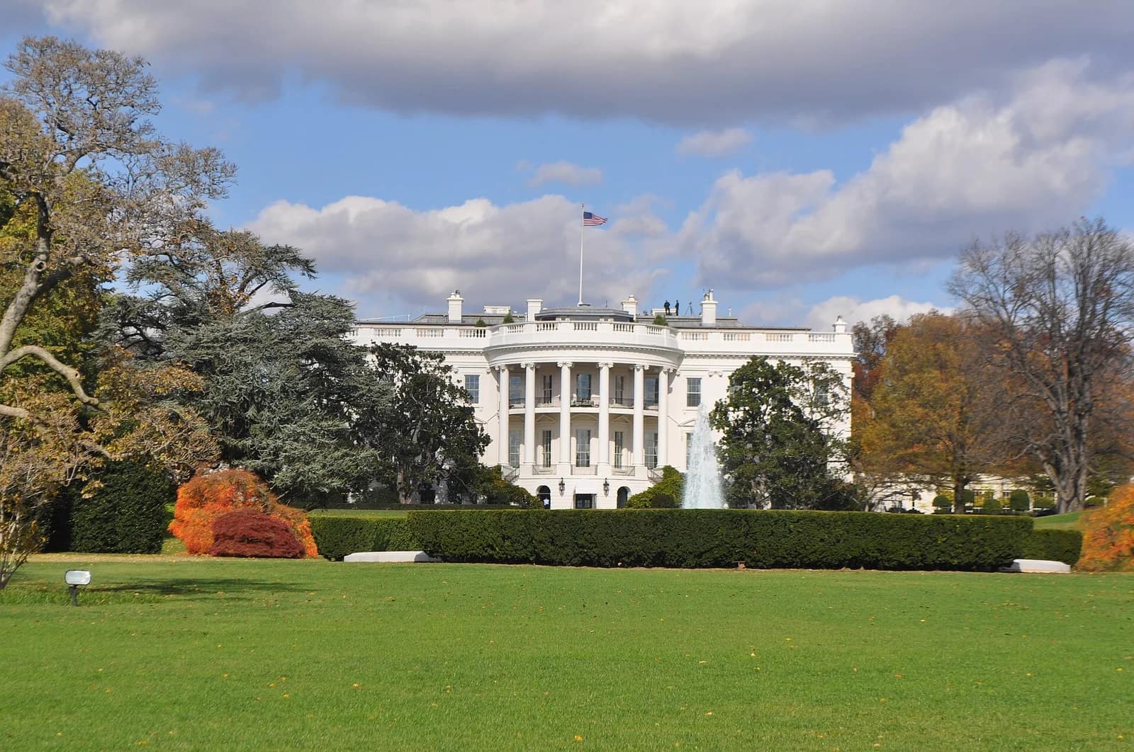 Des coups de feu ont été tirés devant la Maison Blanche à Washington
