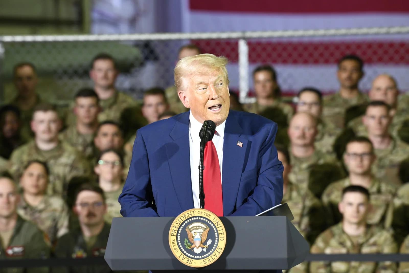 Donald Trump vante l'affaiblissement militaire de l'Iran après des tirs de missiles