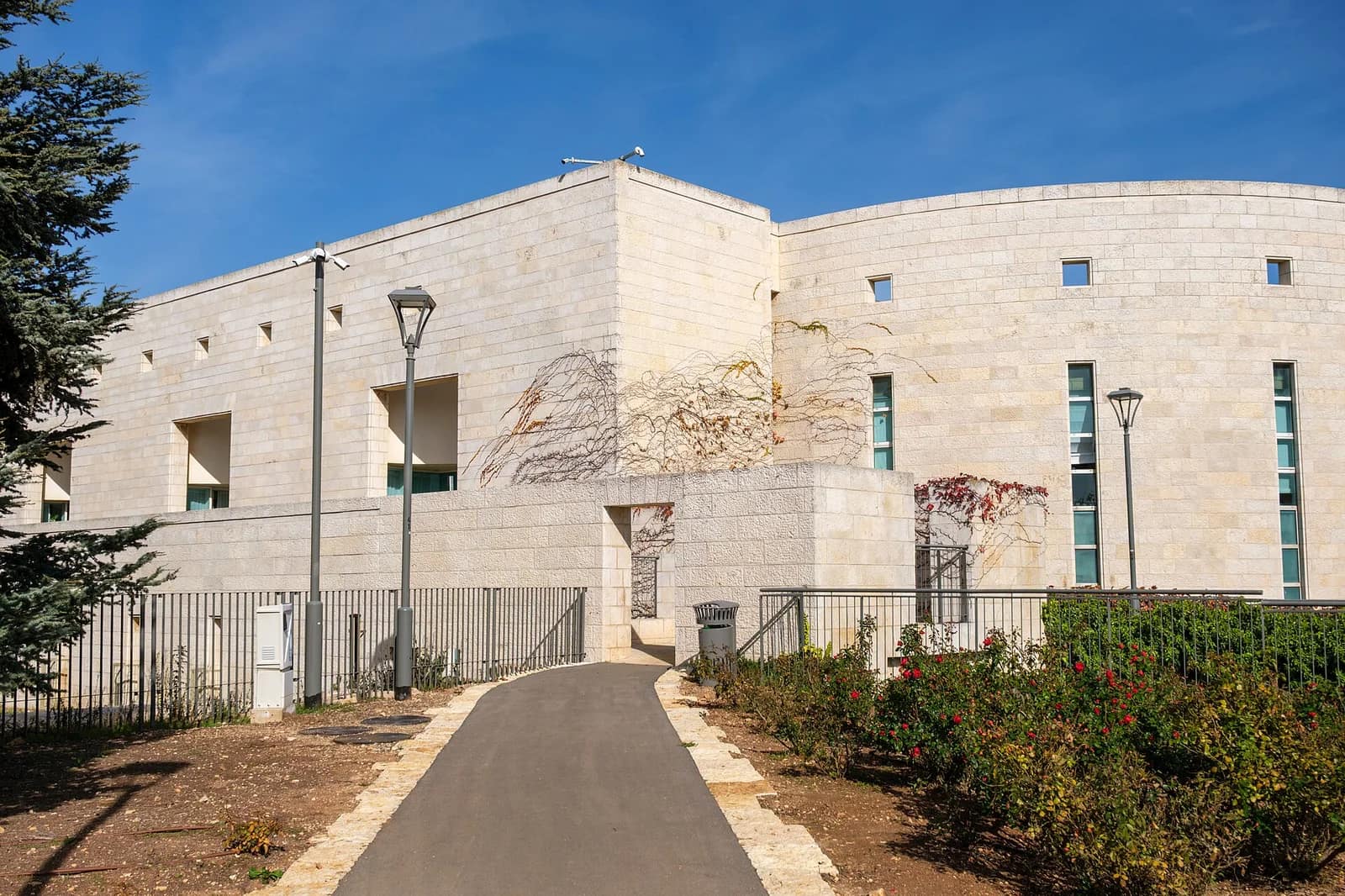 La Cour suprême israélienne suspend la loi exemptant d'arrestation les déserteurs ultra-orthodoxes