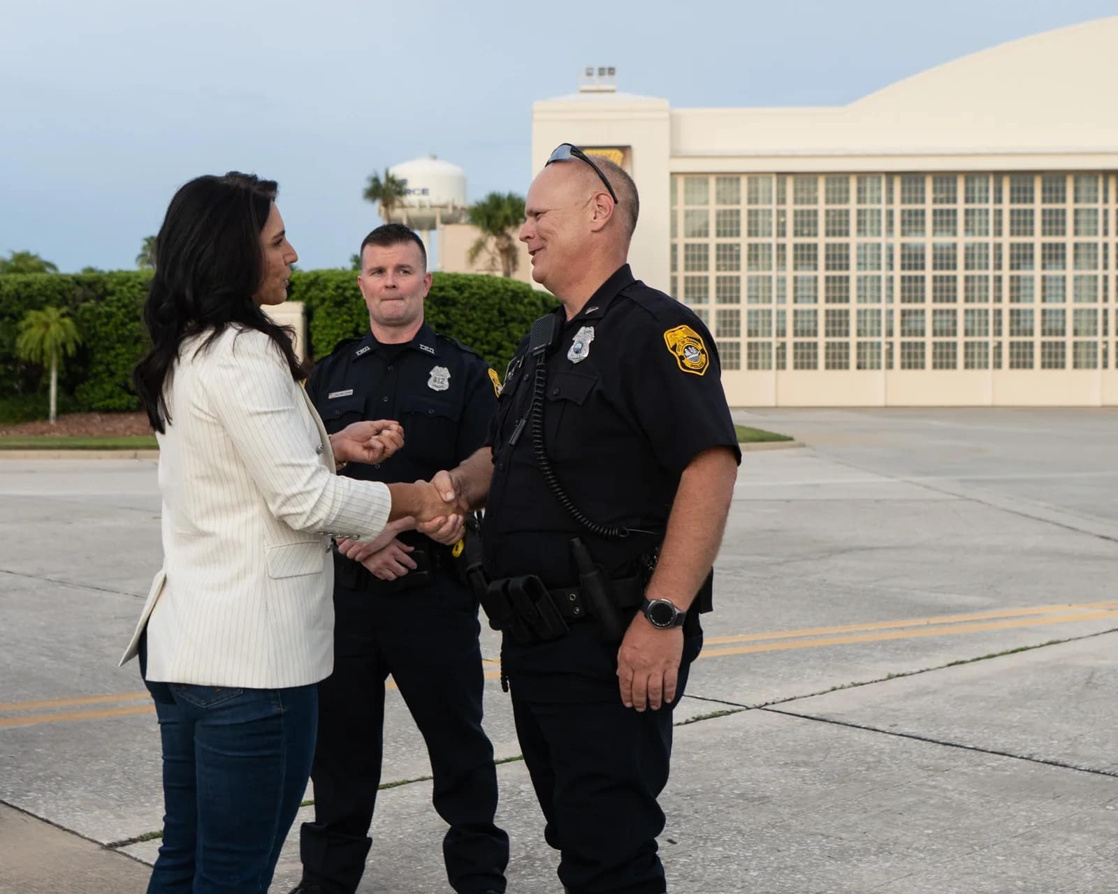La directrice du renseignement national Tulsi Gabbard démissionne de l'administration américaine