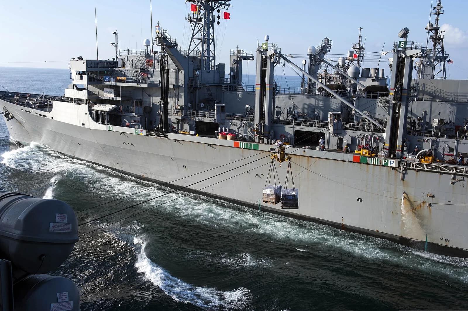 La marine iranienne aurait touché ce jeudi un cargo civil dans le golfe d'Oman