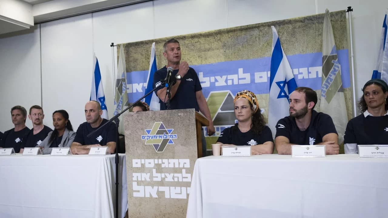 L'alliance politique entre Benny Gantz et Yoaz Hendel échoue sur la question des ultra-orthodoxes