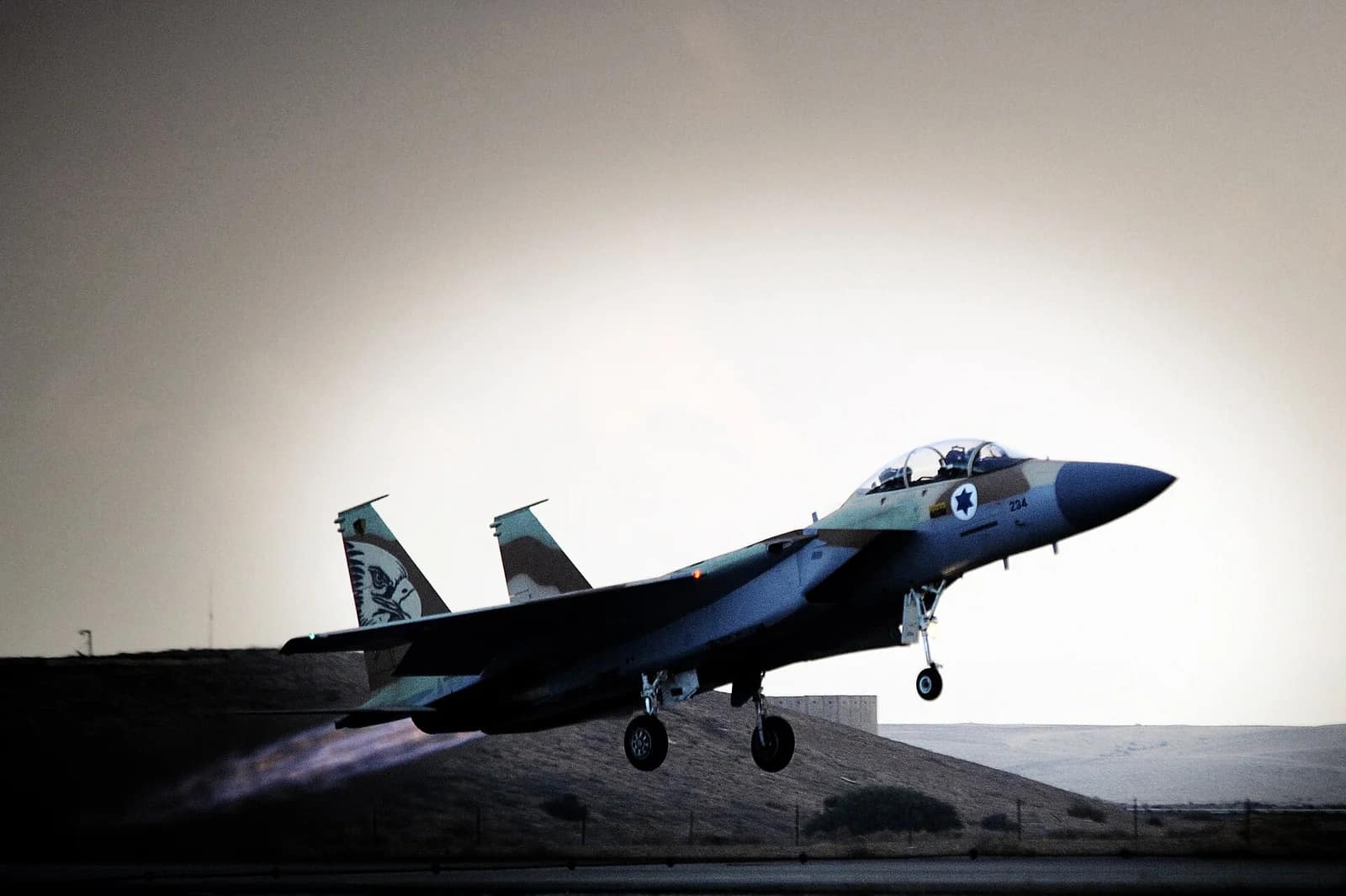 L'armée de l'air israélienne frappe des cibles militaires stratégiques à Téhéran et en Iran