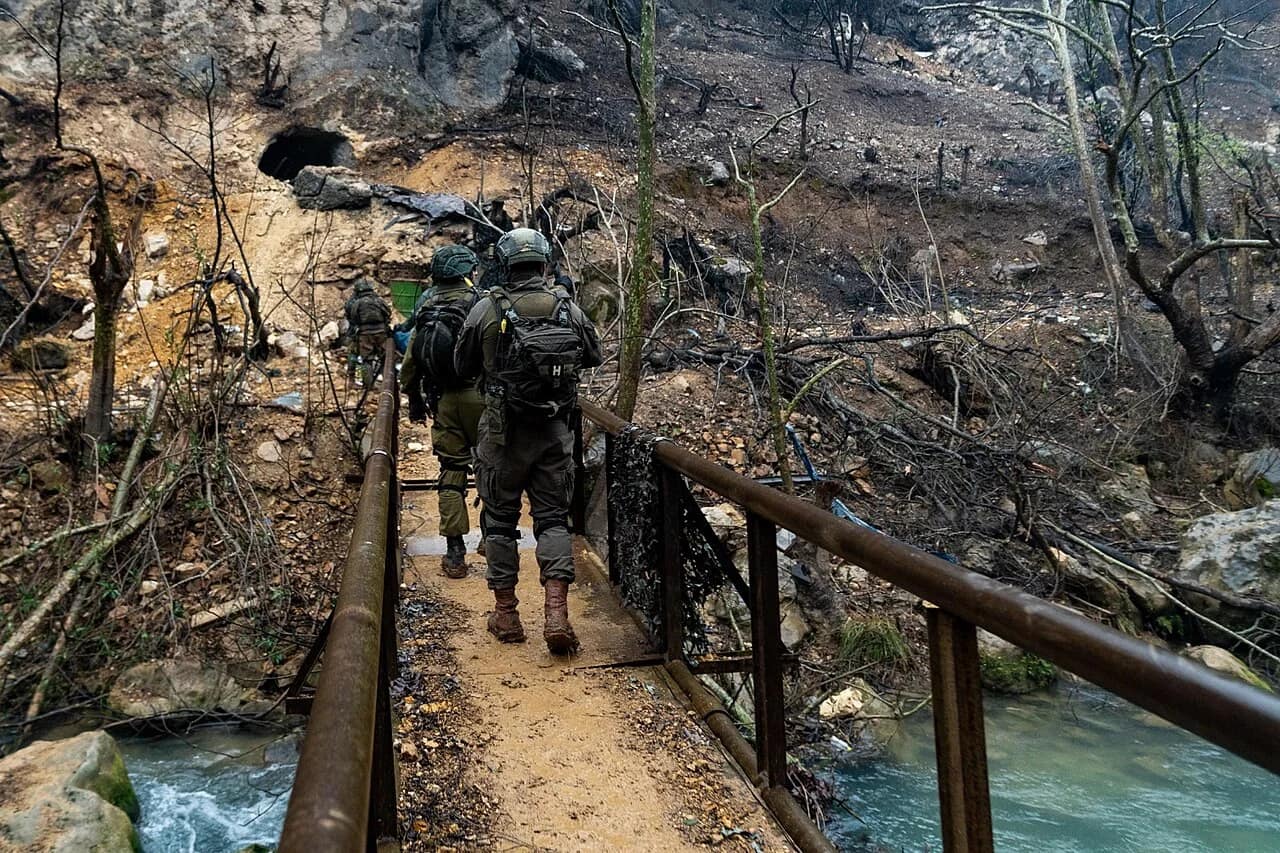 L'armée israélienne étend son offensive terrestre au Liban au-delà du fleuve Litani