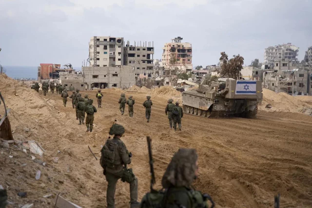 L'armée israélienne mène actuellement de puissantes frappes au Sud-Liban suite à l'échec du cessez-le-feu