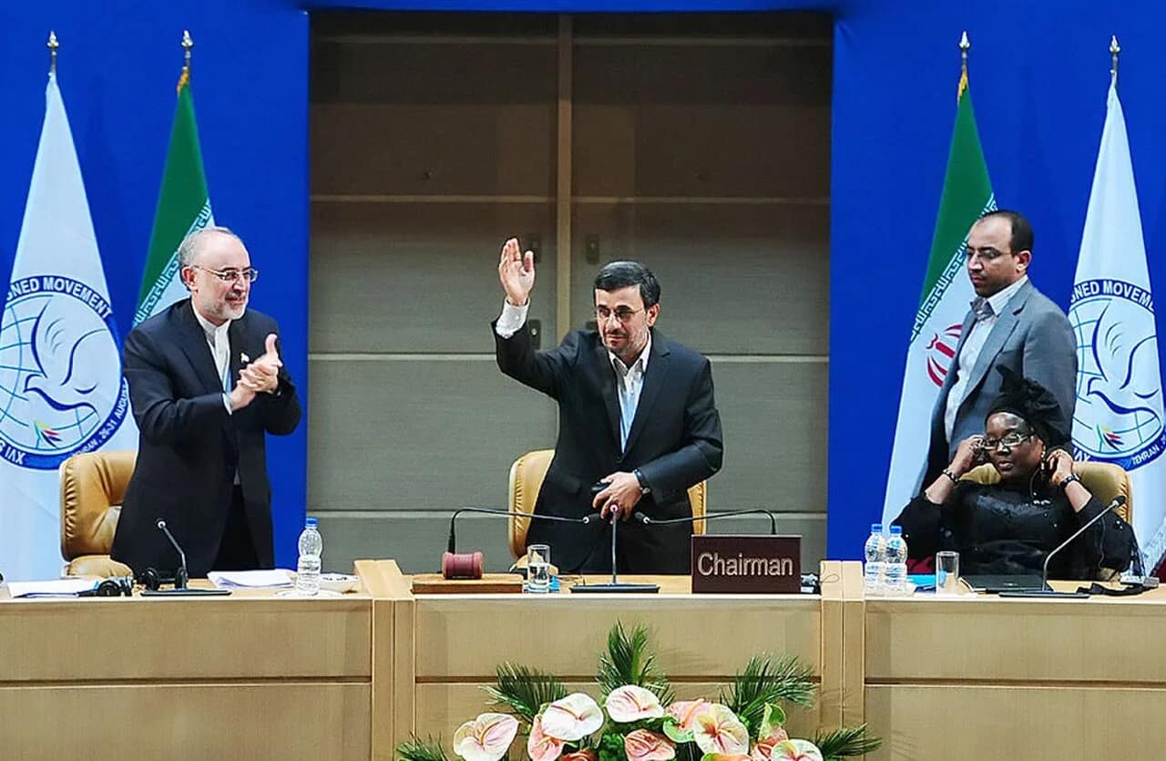 Le chef du Mossad aurait rencontré l'ex-président iranien Mahmoud Ahmadinejad pour le recruter