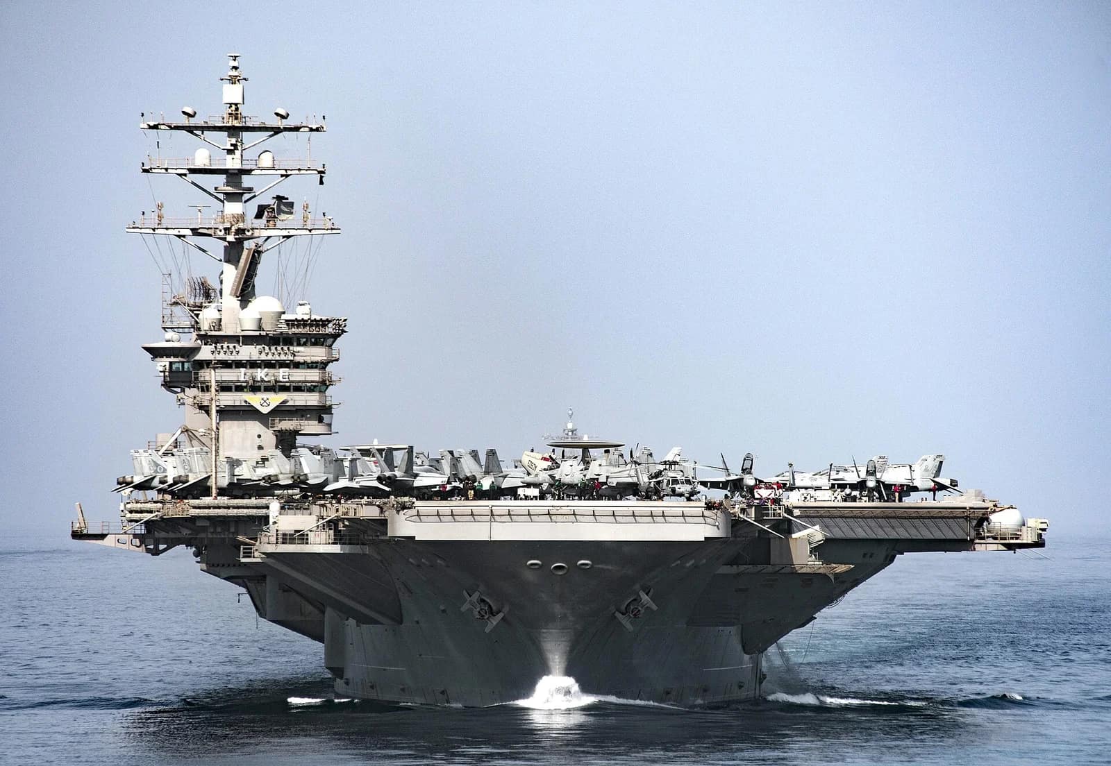 Les États-Unis déploieraient un troisième porte-avions au Moyen-Orient pour sécuriser le détroit d'Ormuz