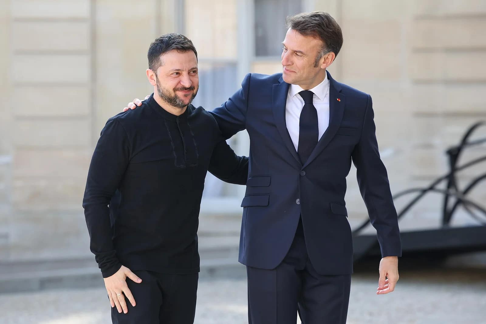 Deux explosions à Damas blessent 4 policiers ce mardi près de l'hôtel d'Emmanuel Macron