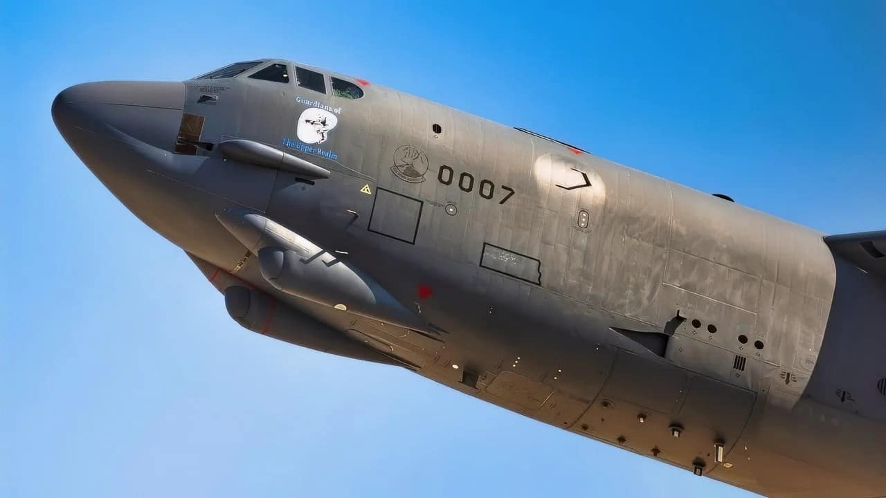 Des bombardiers lourds américains auraient décollé après des menaces de Trump contre l'Iran