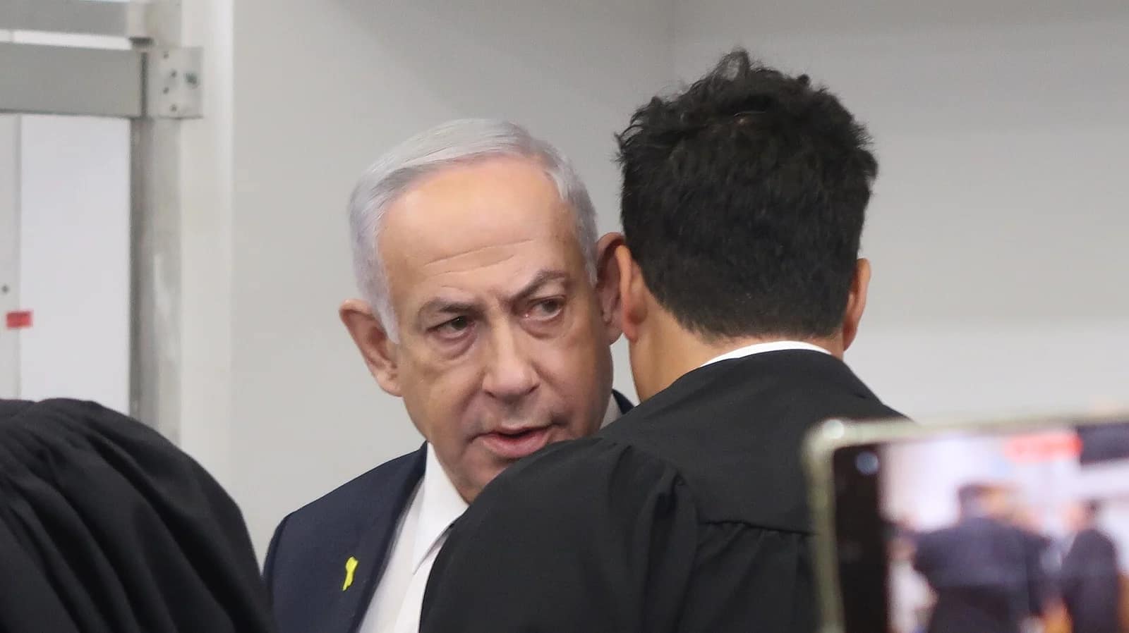 Netanyahou revient témoigner au tribunal après son annulation de la veille