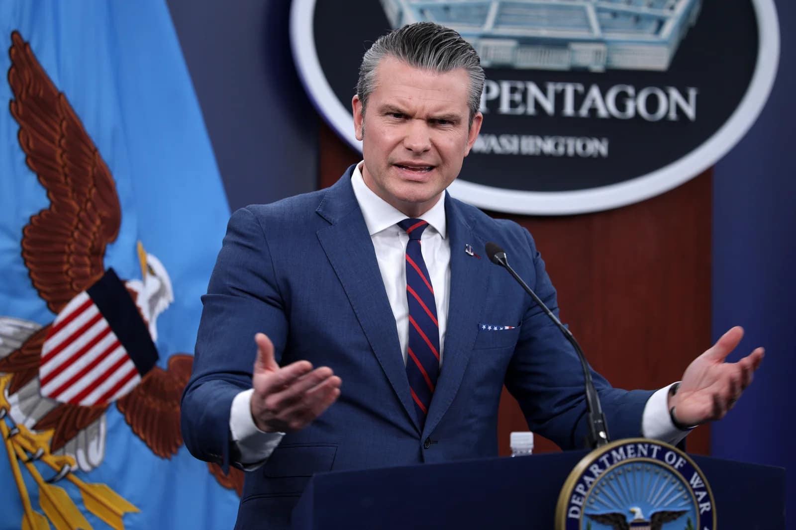 Pete Hegseth (secrétaire américain à la Défense) n'exclut pas des frappes dans le détroit d'Ormuz