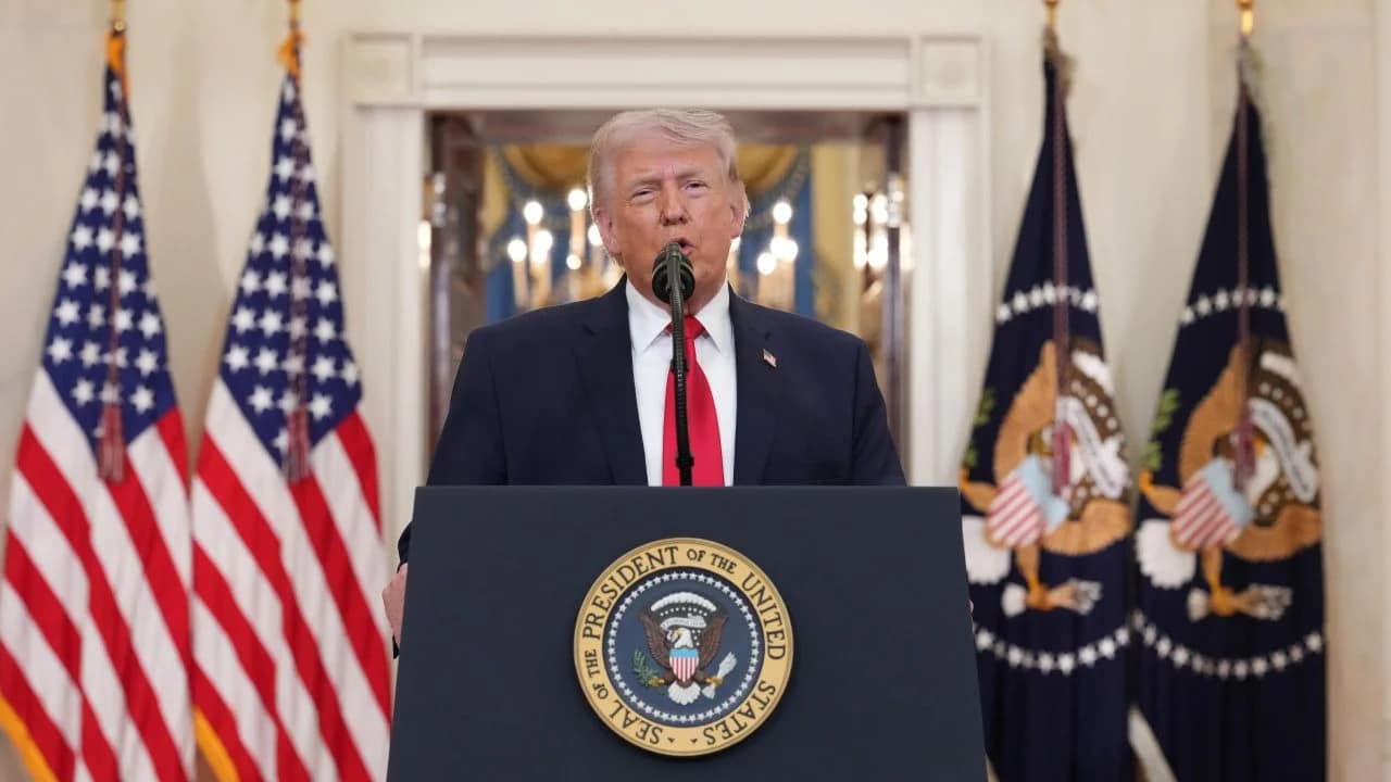 Trump confirme mener des discussions approfondies avec l'Iran tout en menaçant de reprendre l'offensive