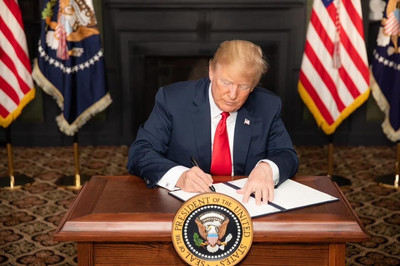 Trump menace l'Iran de frappes dévastatrices sans un accord immédiat sur le détroit d'Ormuz