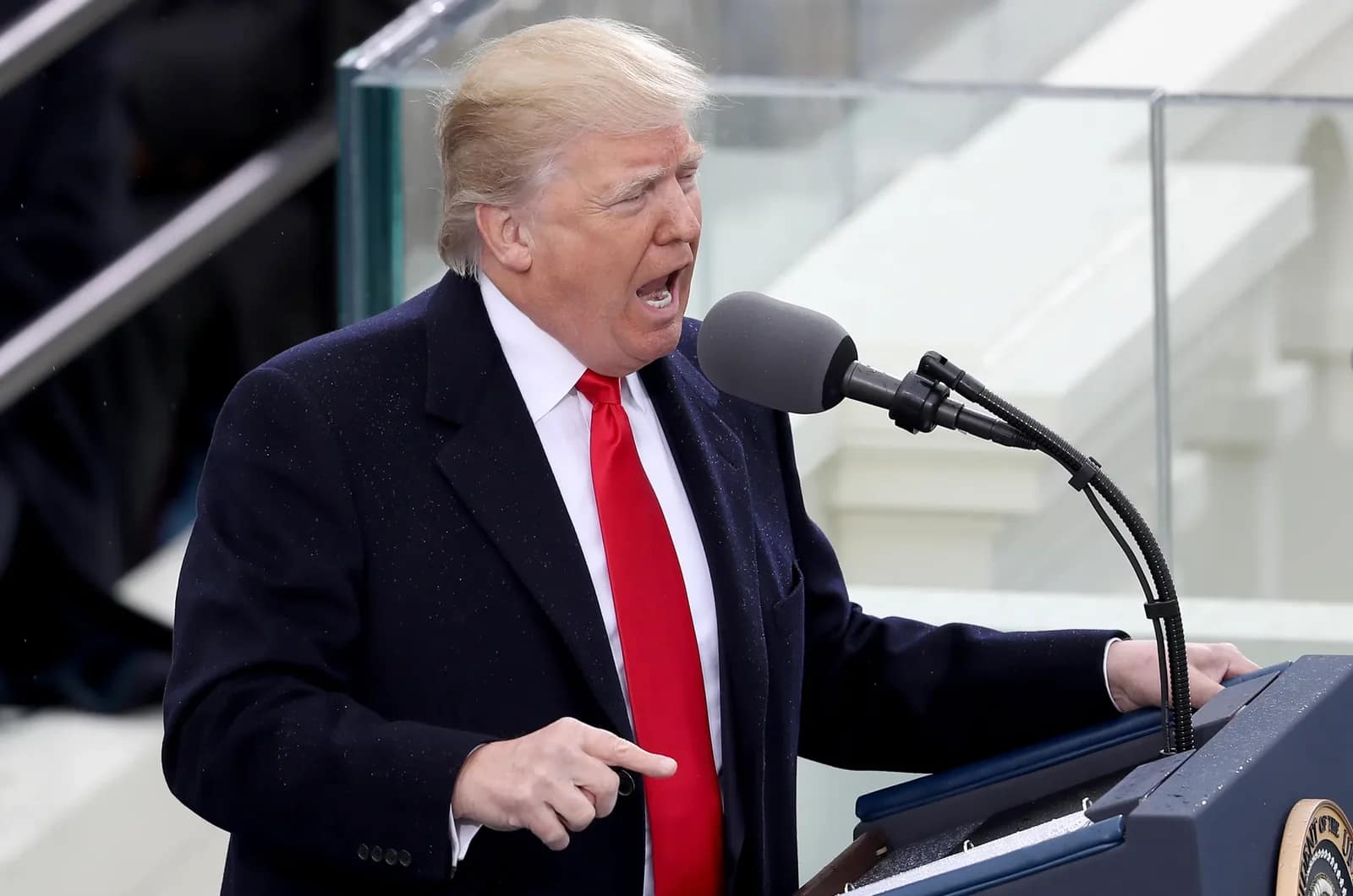 Trump menace l'Iran de frappes dévastatrices sans un accord immédiat sur le détroit d'Ormuz