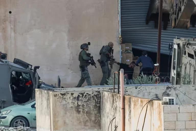 Tsahal dévoile la preuve de l'utilisation par le Hezbollah d'ambulances pour les armes