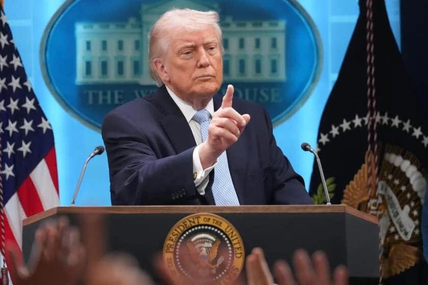 Un assaillant armé ouvre le feu à la Maison Blanche, Trump évacué
