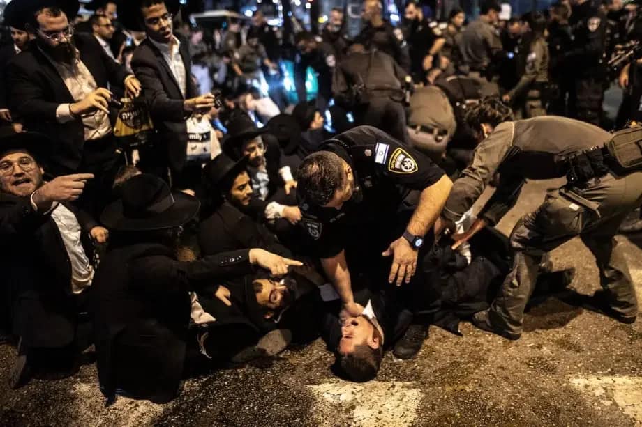 Un policier blessé et des trains bloqués lors de violentes manifestations ultra-orthodoxes en Israël