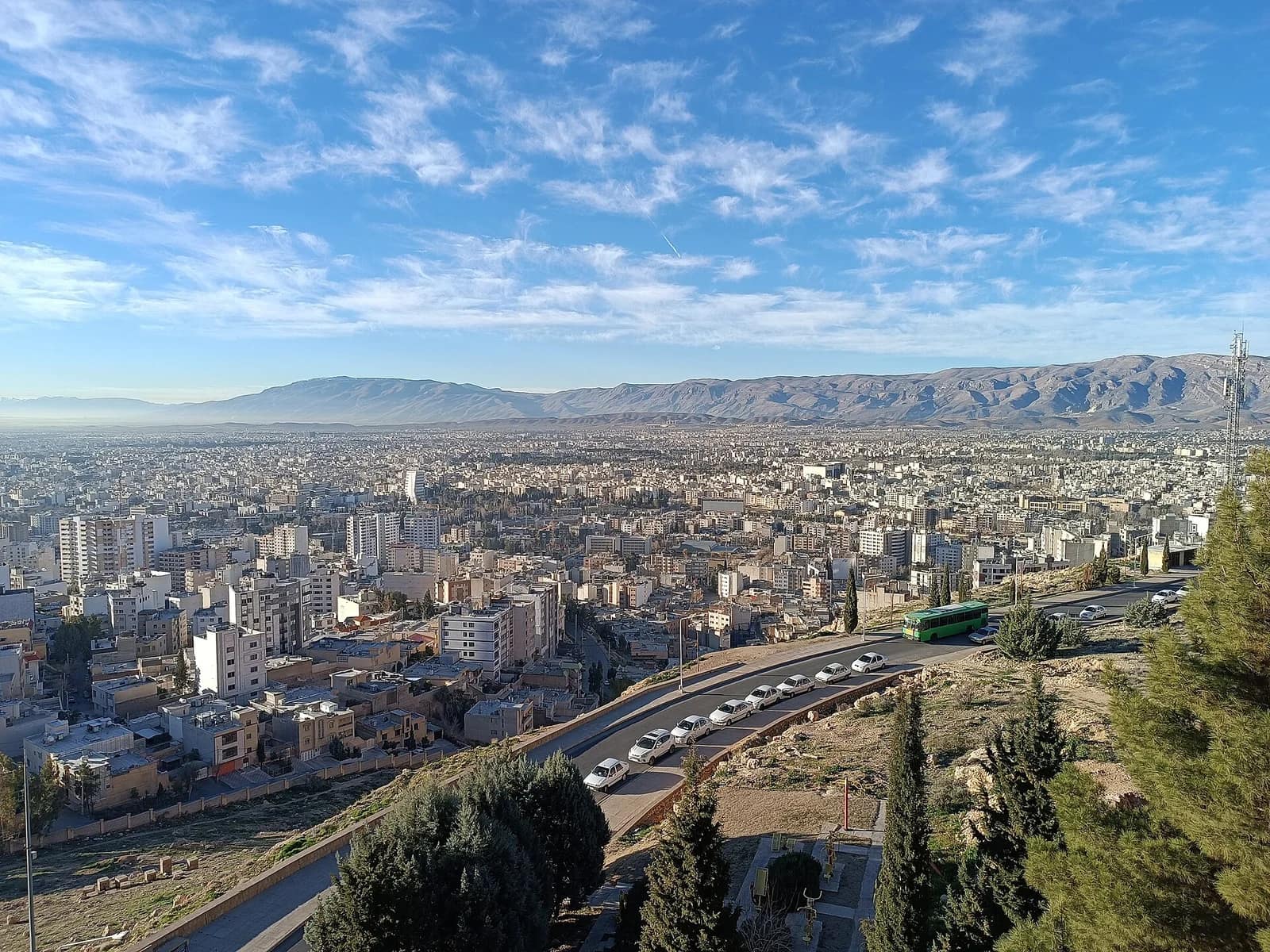 Une explosion rapportée à Shiraz ; Israël menace une nouvelle action militaire contre l'Iran